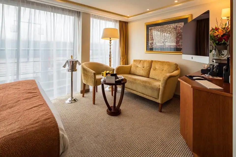 CRUCEROS FLUVIALES DE LUJO MS AMADOLCE AMADEUS WATERWAYS LUXURY RIVER CRUISES MS AMADOLCE GARONNE DORDOGNE RIVER CRUISES CRUCEROS RIO GARONA CRUCEROS RIO DORDOÑA CRUCEROS RIOS FRANCIA CRUCEROS DE LUJO BURDEOS BORDEAUX CROISIERES LUXURY CRUISES FRANCE CRUCEROS FRANCIA WINE CRUISES CRUCEROS VINO CRUCEROS ENOLOGICOS VACACIONES ENOLOGICAS BODEGA #Bodegas #Bordeaux #WineCruises #CrucerosLujo #AmaWaterways #AmadeusWaterways #Burdeos #RioGarona #RioDordoña #CrucerosFrancia #FranceCruises #FranceCroisieres #Croisieres #Bidaiak #Creuers #Viatges #Vacances #AmaDolce #Bordeaux #Burdeos #Suite